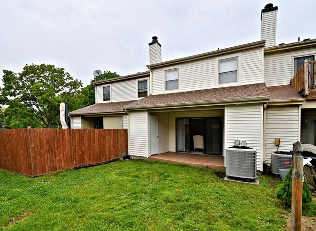 Building Photo - 3BR+ Finished BSMT Townhome (Tapestry) wit...