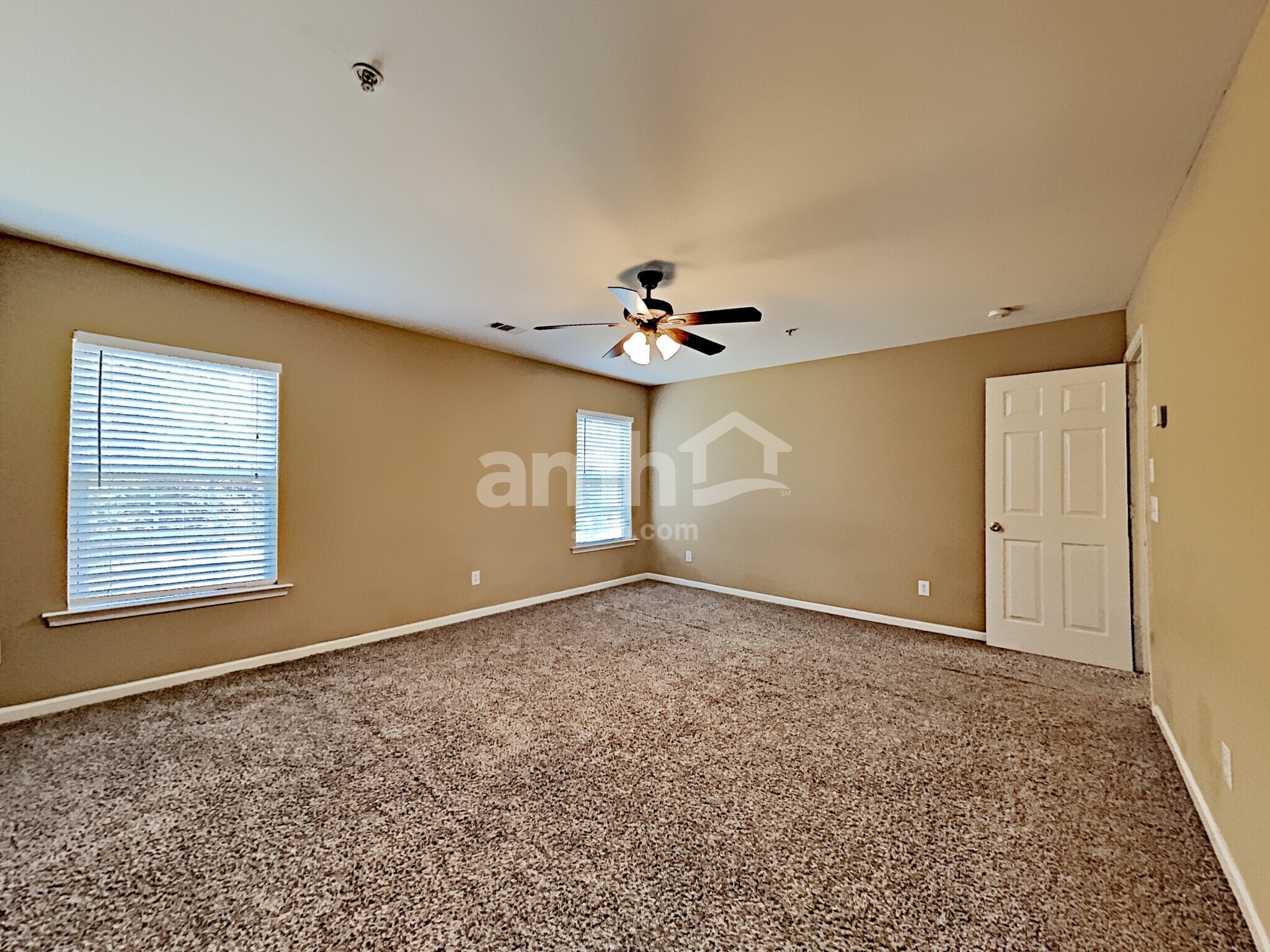 Building Photo - 362 Roseglen Dr