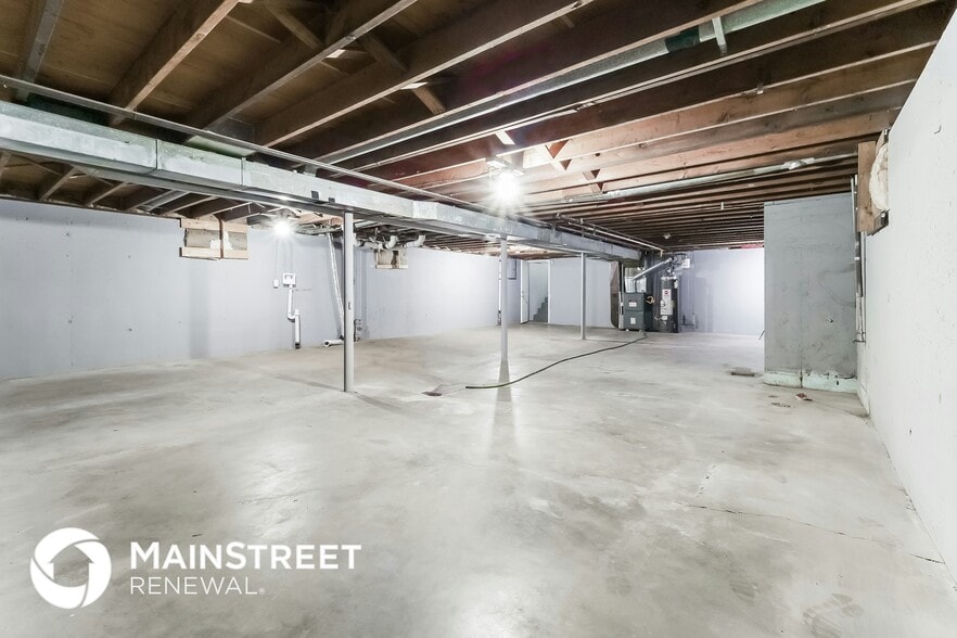 Building Photo - 7604 Elm Ave