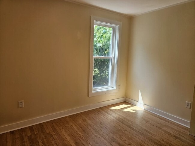 Building Photo - 137 Tennyson Ave