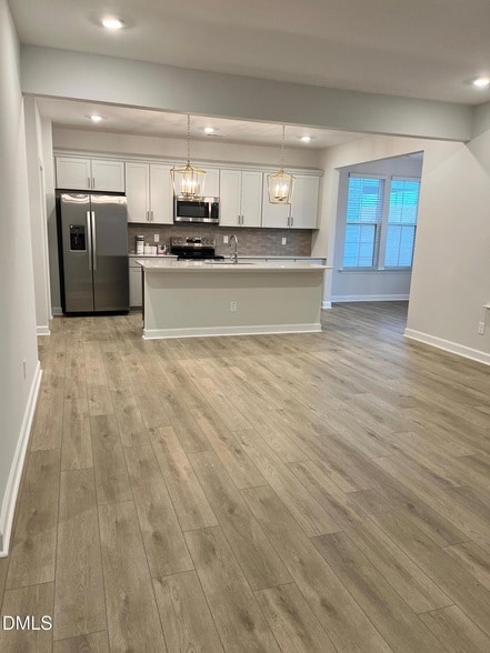 Building Photo - 404 White Oak Gdn Wy