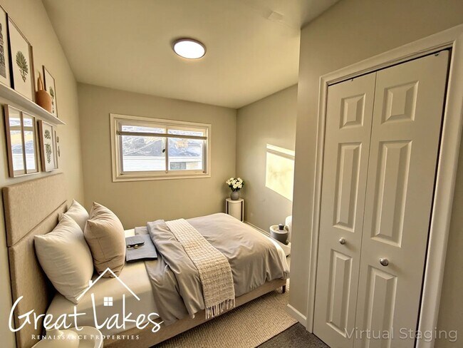 Building Photo - Charming 3 Bedroom 2 Bathroom now availabl...