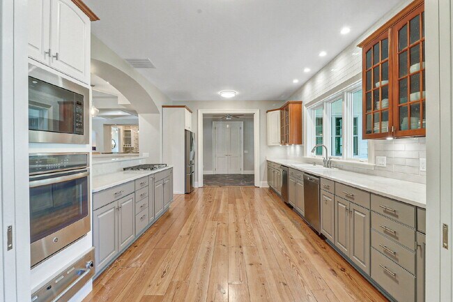 Building Photo - Private, Low Country Residence for Rent!