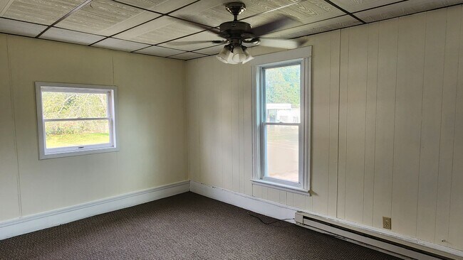 Building Photo - 124 Lincoln Ave