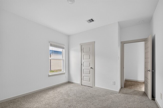 Building Photo - 6823 Amber Clf Ln