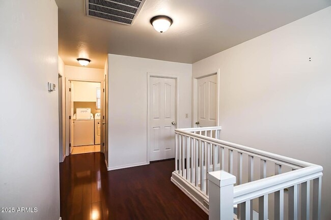Building Photo - 207 W Mountain Sage Dr