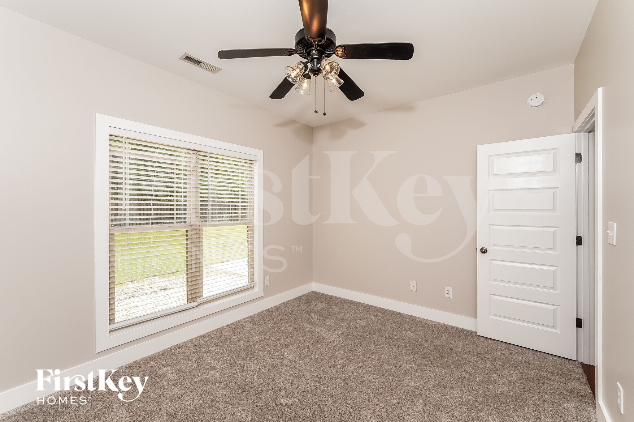 Building Photo - 15 Field Ln