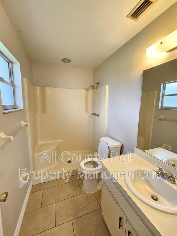 Building Photo - 5423 N Orange Ave