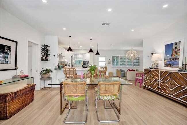 Building Photo - 3206 Robbins Rd