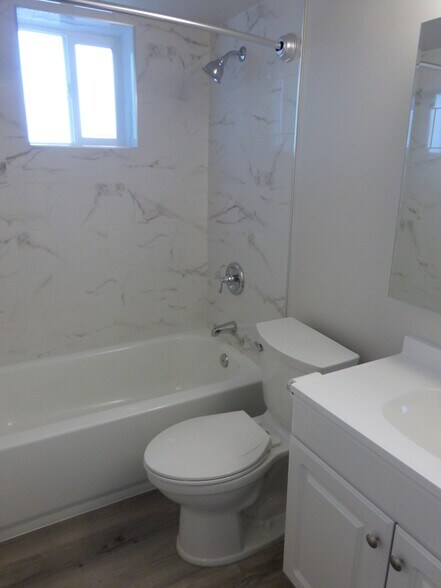 Building Photo - 475 Wall St