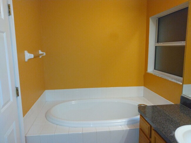 Building Photo - 14059 Sullivan St