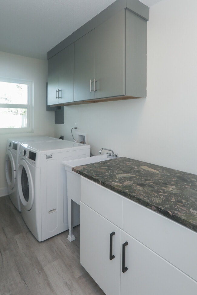 Building Photo - 8560 Heron Lagoon Cir
