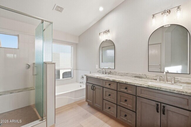Building Photo - 9941 W Tonopah Dr