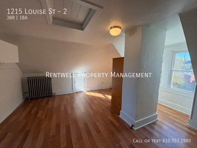 Building Photo - 1215 Louise St