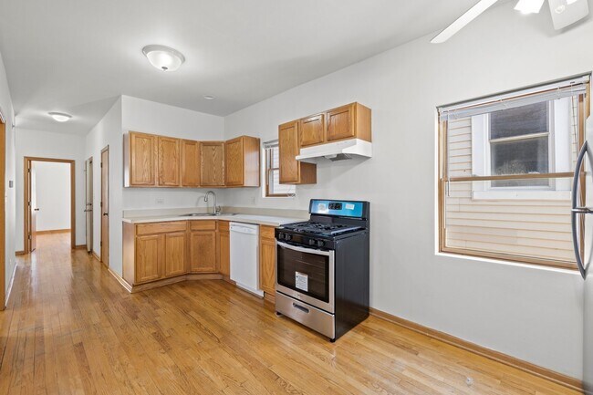 Building Photo - 613 W 43rd Pl