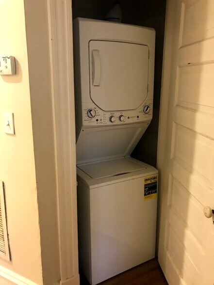 Building Photo - 2213 Floyd Ave.