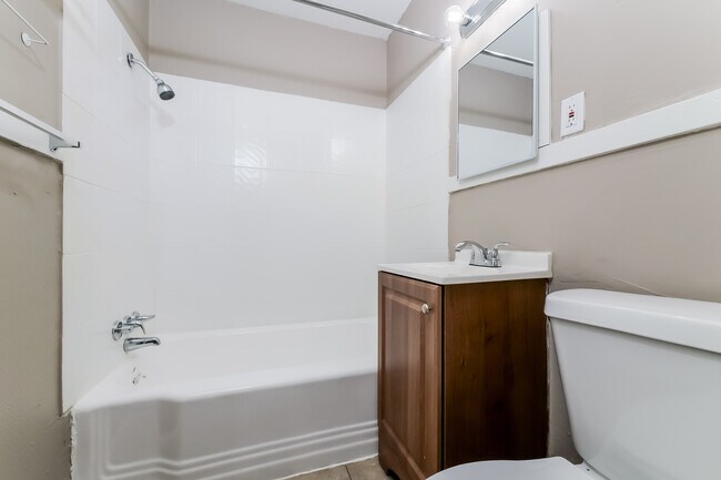 Building Photo - 1608 W Sheley Rd