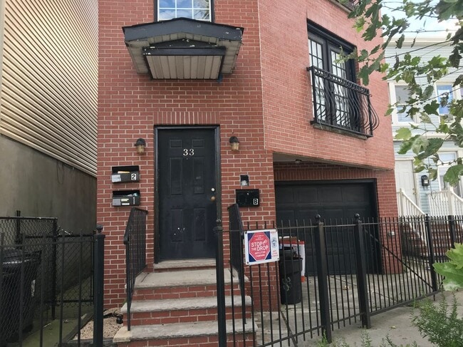 Building Photo - 33 McAdoo Ave