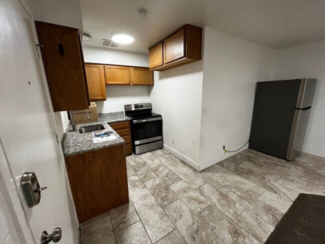Building Photo - RENT DISCOUNTED $100/mo August-December. $...