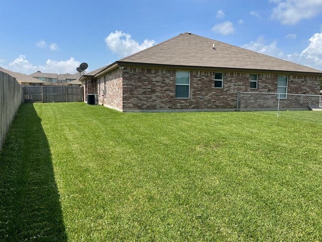 Building Photo - 202 Coby Dr