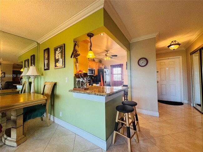 Building Photo - 1000 NE 14th Ave