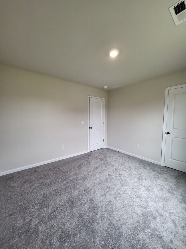 Building Photo - Stunning 5BR/3BA Home located in Statesville