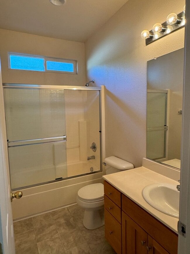 Building Photo - Available 9/1 Single level home in Lincoln...