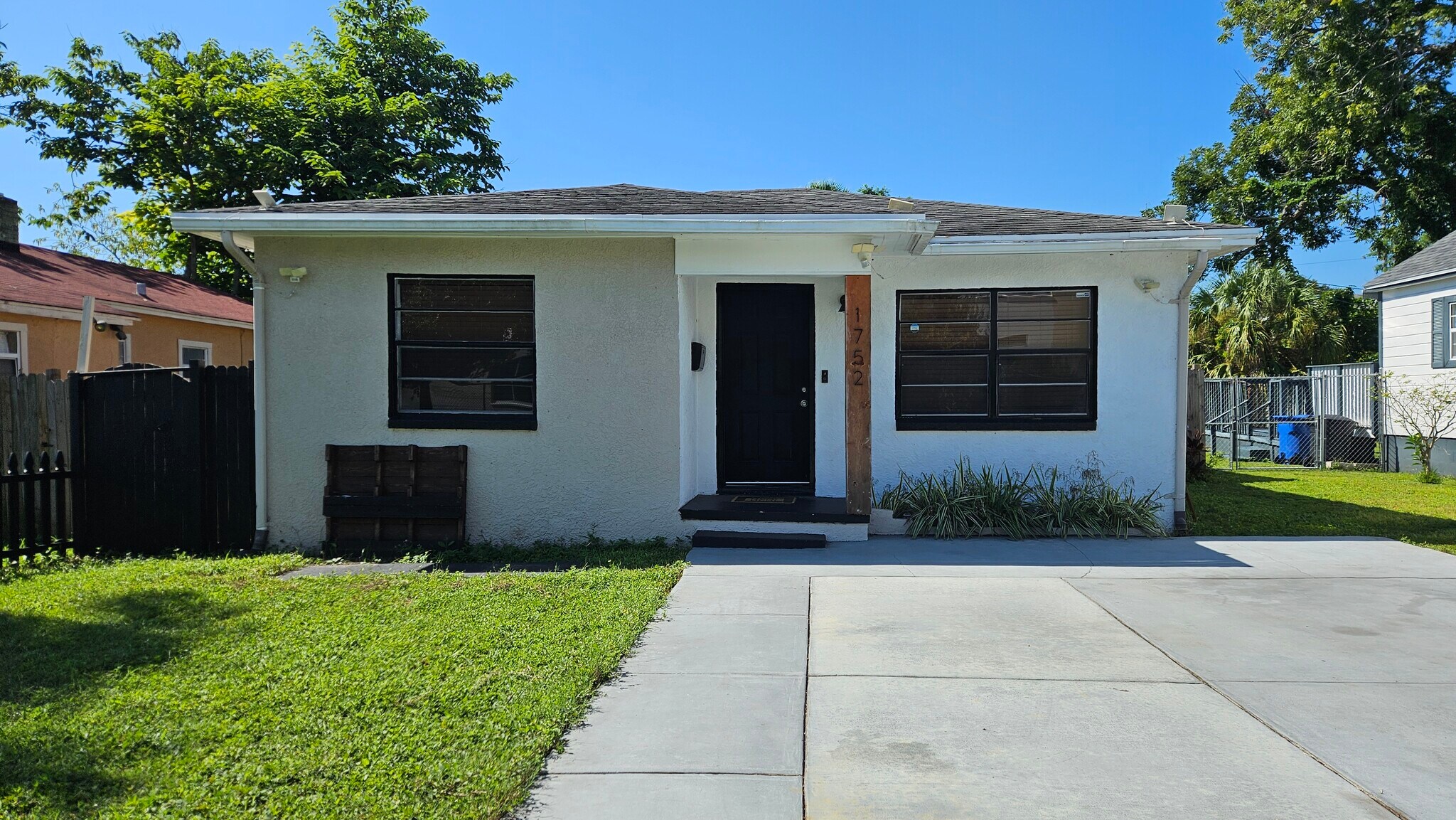 Building Photo - 1752 14th Ave S