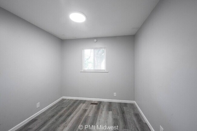Building Photo - "Charming 3-Bed Home on Dubarry Road – Coz...