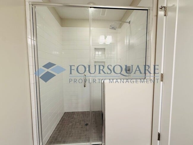 Building Photo - Beautiful  3-Bed / 3.5-Bath End-Unit Townhome with Rooftop Patio, Skyline Views & Climate-Control...