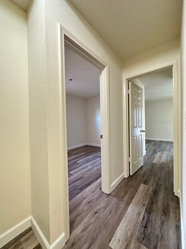 Building Photo - 7955 Deer Lake Dr