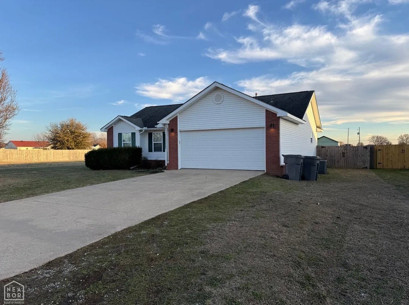 Building Photo - 326 Robinson St