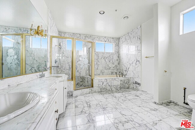 Building Photo - 1132 S Shenandoah St