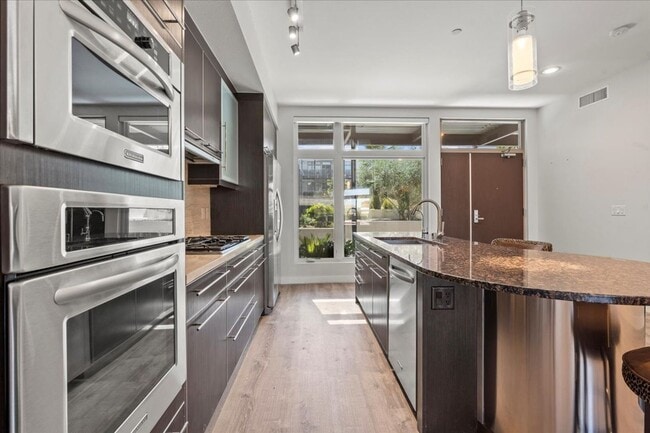 Building Photo - Stunning Modern 2 Bedroom, 2 Bathroom Home!