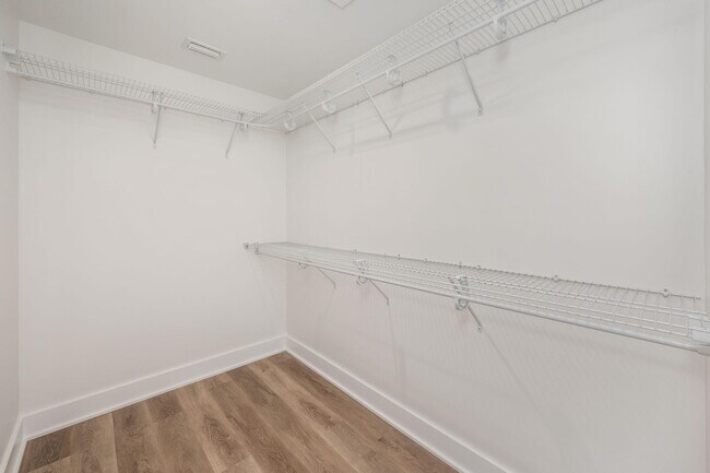 Building Photo - 68 Iris Ln