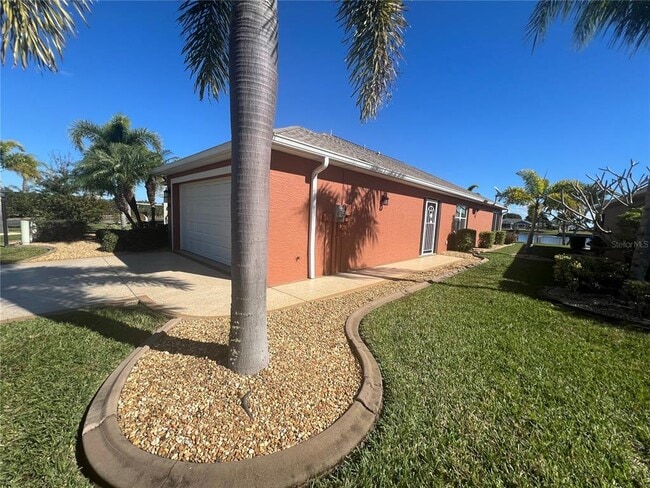 Building Photo - 12660 SW Lakeside Dr