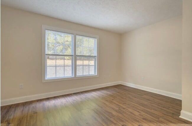 Building Photo - 435 Pin Oak Dr NW