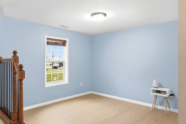 Building Photo - GREAT LOCATION!! 3 Bedroom, 2.5 Bathroom Townhome in West Des Moines!