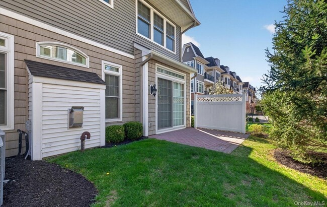 Building Photo - 702 Equestrian Way