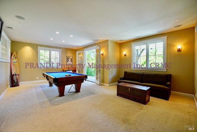 Building Photo - 422 Live Oak Dr