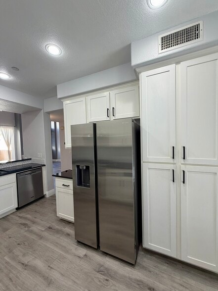 kitchen - 4942 Haight Trl