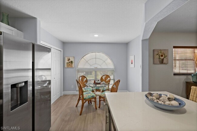 Building Photo - 9570 Crescent Garden Dr