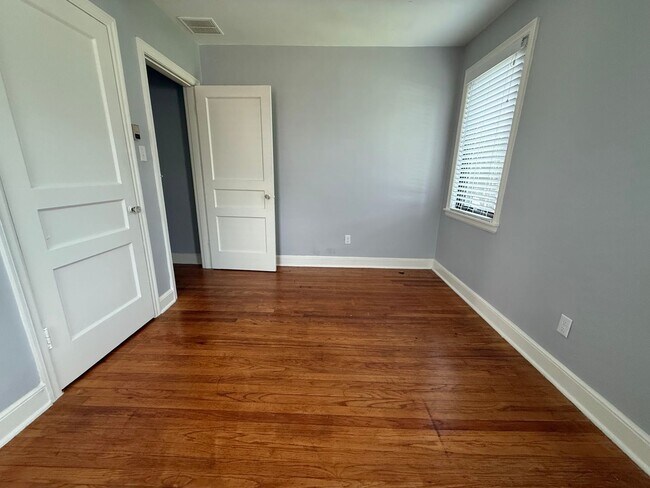 Building Photo - 159 St Agnes Dr