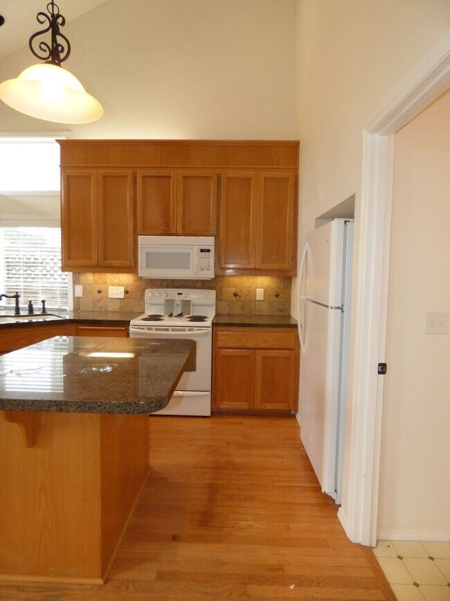 Building Photo - 3 Bed 2 bath home in North Salem!