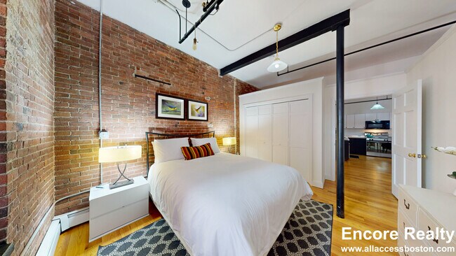 Building Photo - 19 Stanhope St