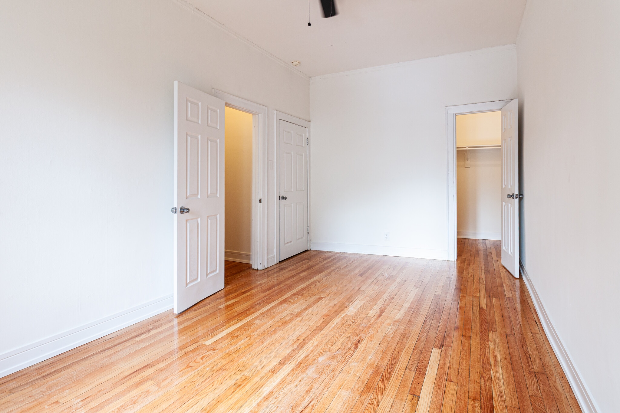 Building Photo - 2819 N Pine Grove Ave