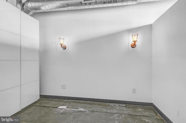 Building Photo - 1701 Tulip St