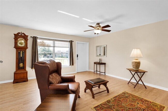 Building Photo - 107 Spring Lake Ct