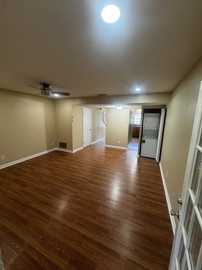 Building Photo - 127 Eaglewood Way