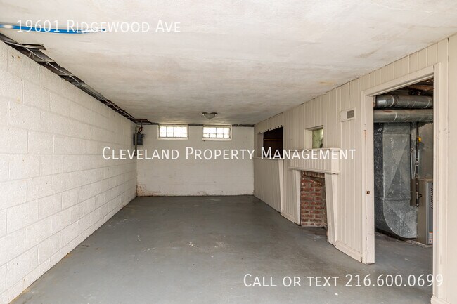 Building Photo - 19601 Ridgewood Ave